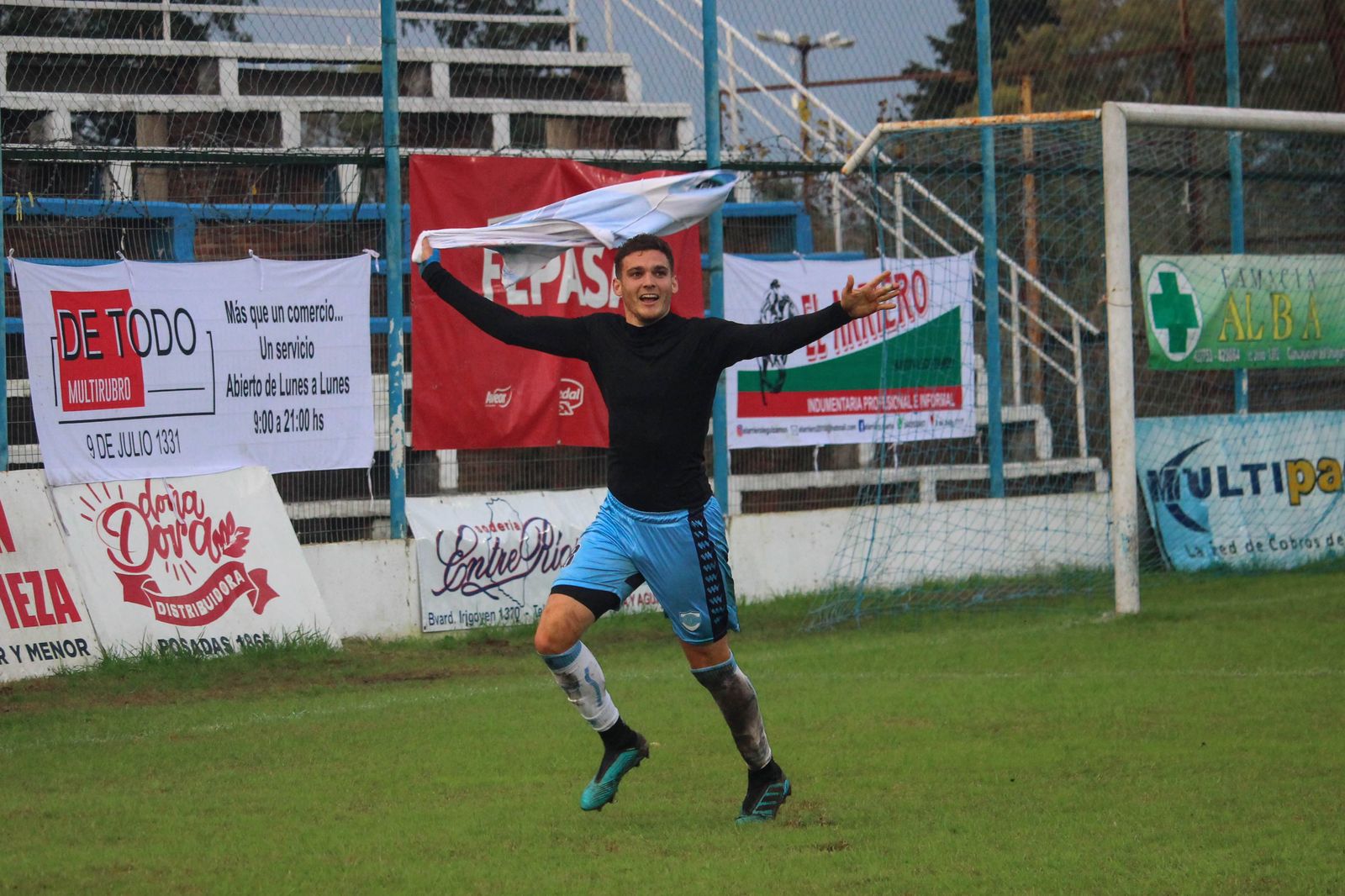 Mainero cruza de vereda y se viste de Albo - Tirando Deportes