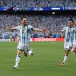 Debut con goleada y festival de Messi ante Argelia